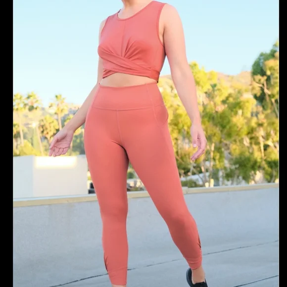 🐻(2/$100) FABLETICS: NWT Workout Set - Picture 2 of 7